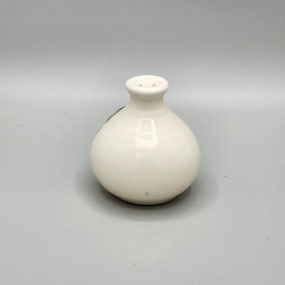 VTG Metlox Poppy Trail Sculptured Grape Blue Salt or Pepper Shaker 3" - Picture 3 of 7